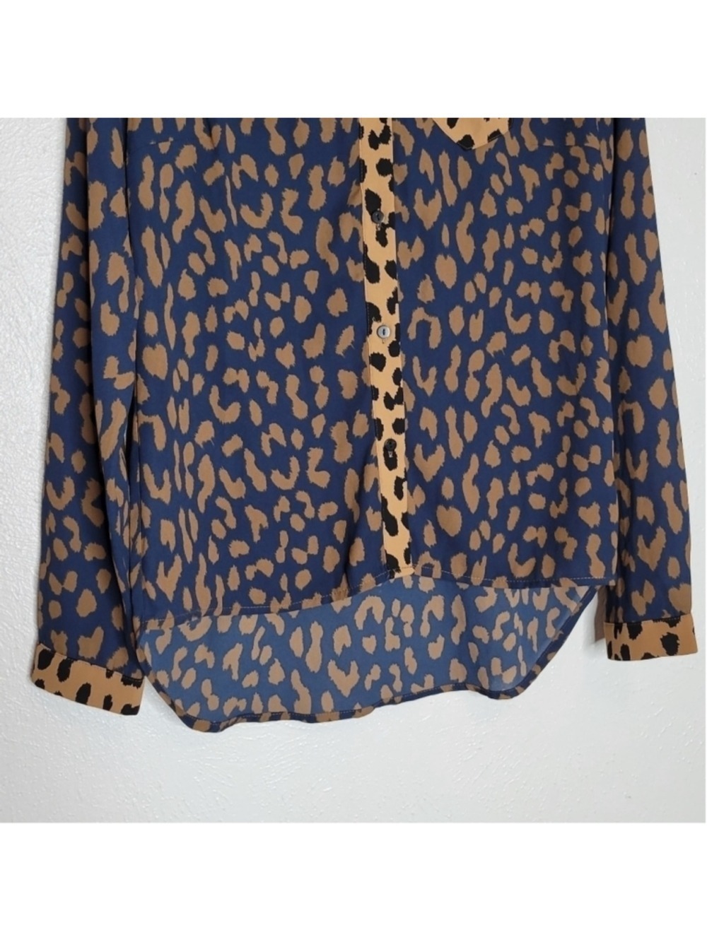 SALE 4/$30 Venus Leopard Print Button Down Blouse Navy Blue Tan Women's Size 4 - Picture 4 of 11
